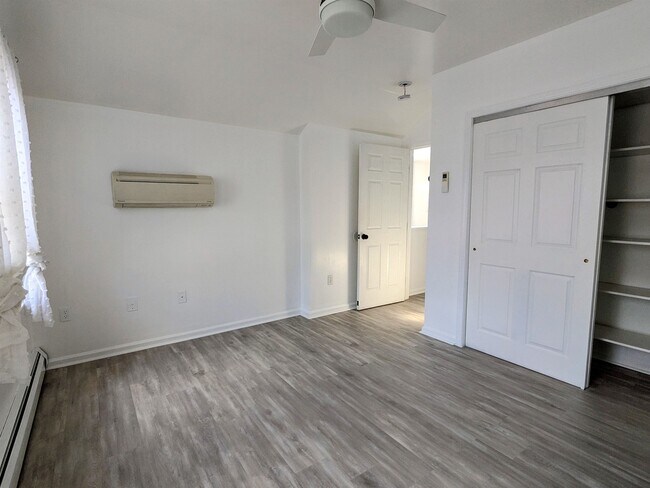 Building Photo - 277 3rd St