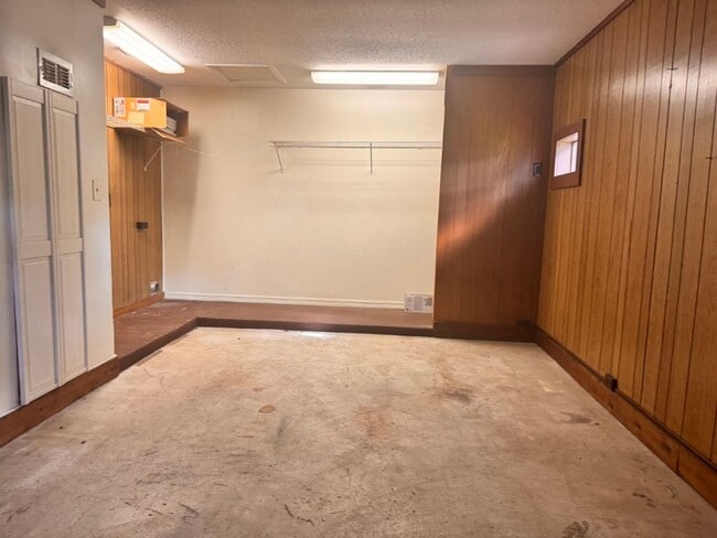 Building Photo - RENTAL