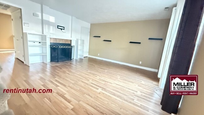 Building Photo - Beautiful Murray 2 Bedroom Townhouse For Rent!!