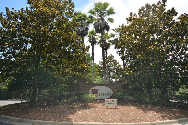 Building Photo - Escada large 2 story townhouse with fireplace, vaulted ceilings, master suite, 2 car garage, comm...