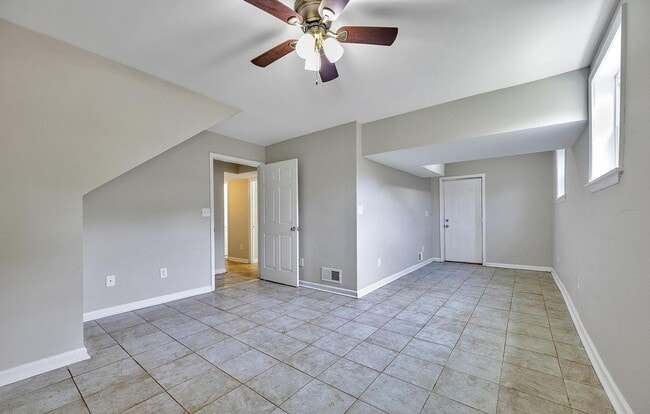 Primary Photo - 2613 Granville Ave