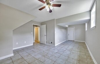 Building Photo - 2613 Granville Ave