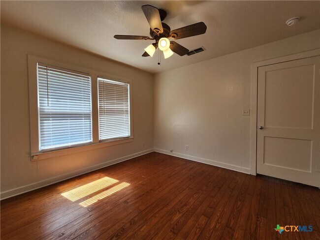Building Photo - 588 S Castell Ave