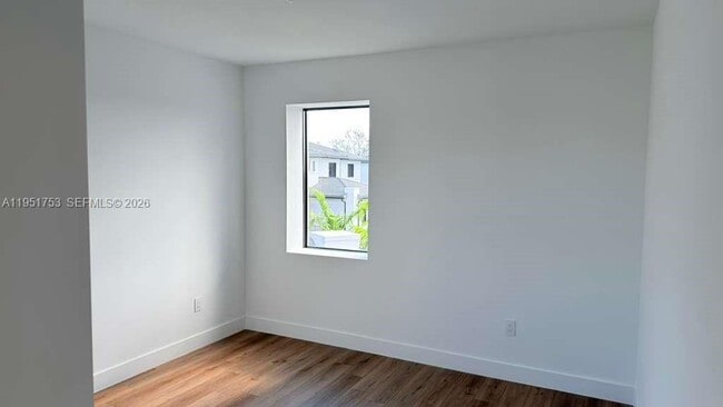 Building Photo - 19700 NE 14th Ave