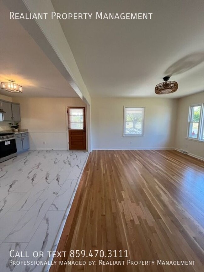 Building Photo - 501 Hickory Hill Dr