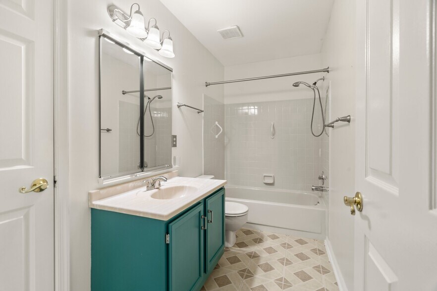 Building Photo - 759 Westfield Dr