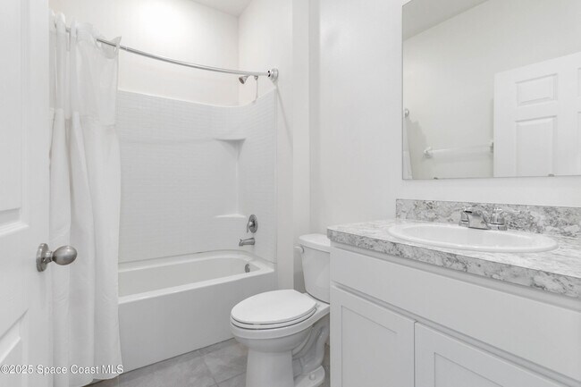 Building Photo - 947 Remington Green Dr SE