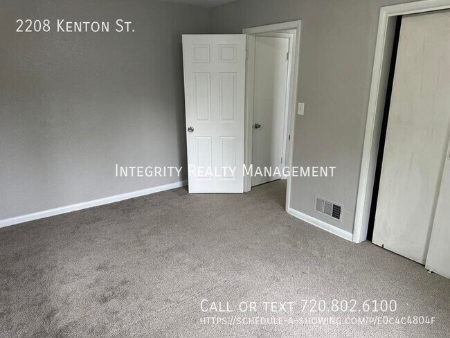 Building Photo - 2208 Kenton St