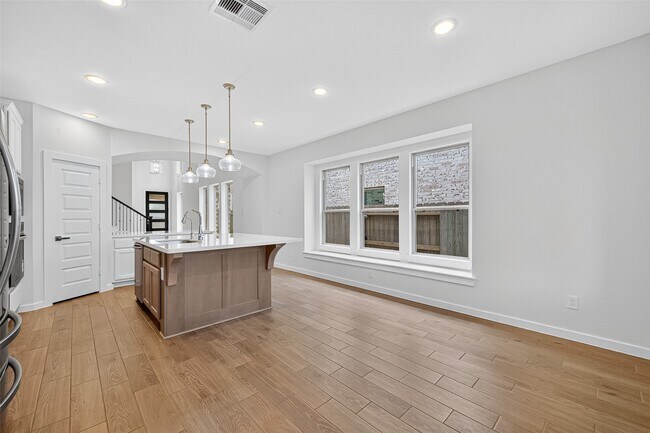 Building Photo - 23806 Pullin Market Dr