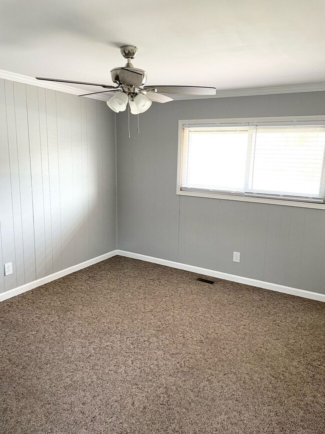 Building Photo - 2 Bdrm /1.5 Bath Townhome Church Hill, TN