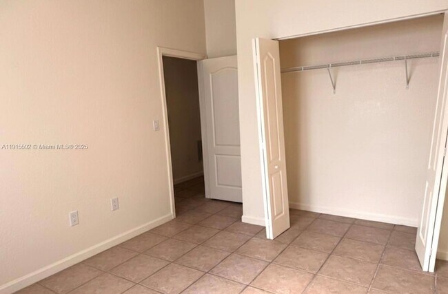 Building Photo - 3725 NE 23rd Ct