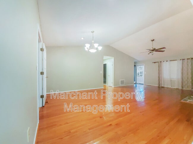 Building Photo - 106 Setters Ct