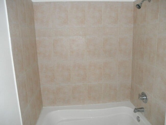 Building Photo - 912 Talia Cir