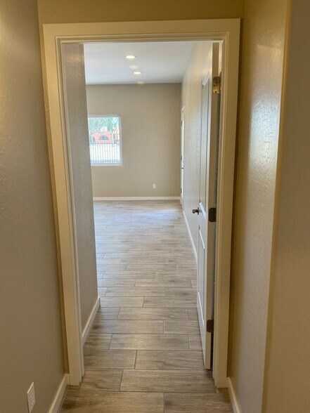Building Photo - 15235 S Country Club Dr