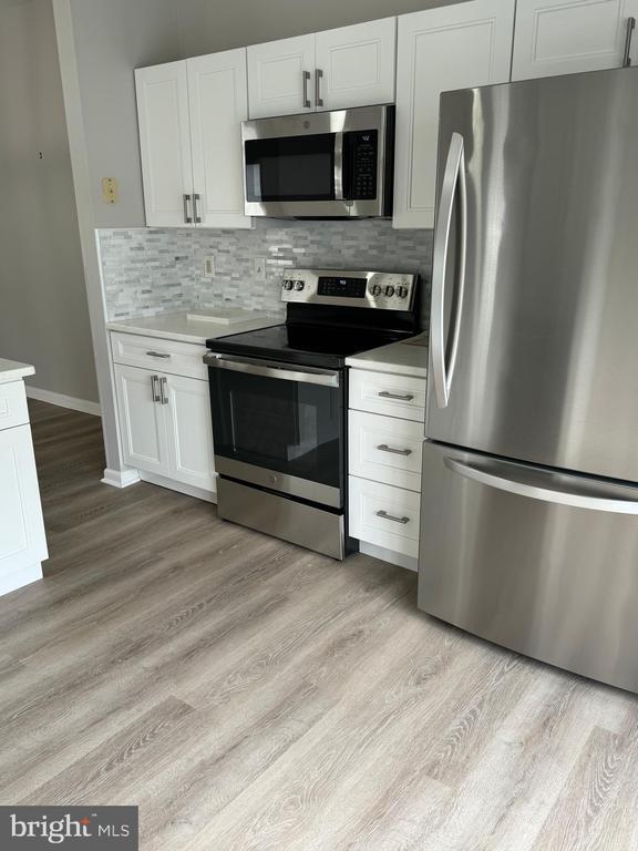 Building Photo - 44244 Mossy Brook Square