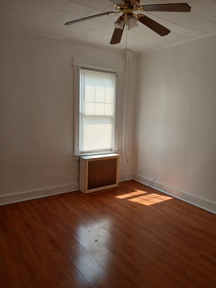 Building Photo - 2268 Richmond Ter