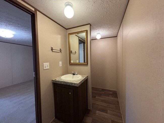 Building Photo - Adorable!