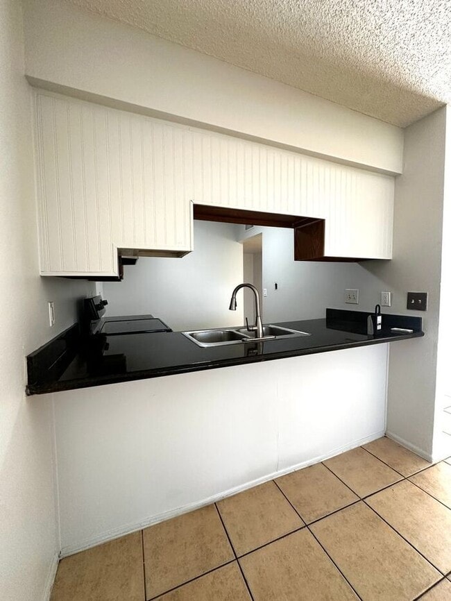 Building Photo - $500 Move In Special!2-bedroom, 1-bath apartment in Mesa, AZ