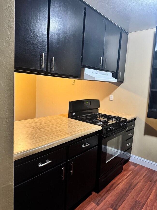 Building Photo - 4814 E Rialto Ave