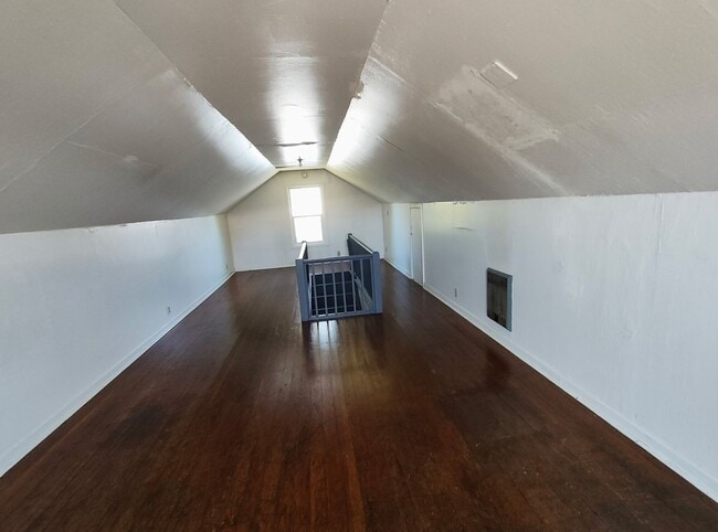 Building Photo - Adorable 2 Bedroom 1 Bath House With A Large Bonus Room