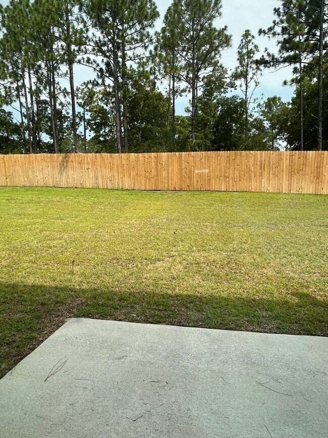 Building Photo - Lexington Townhouse - Call Lexington office for information 803-359-0793