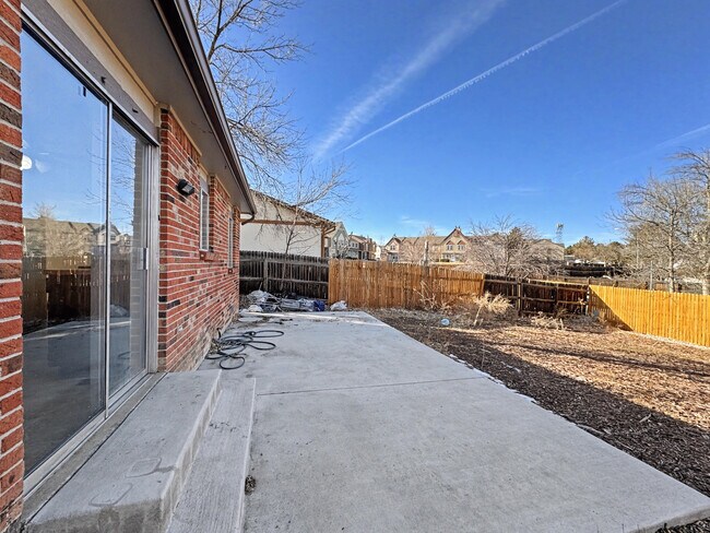 Building Photo - 14515 E Oregon Dr