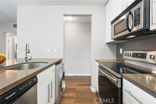 Building Photo - 141 S Clark Dr
