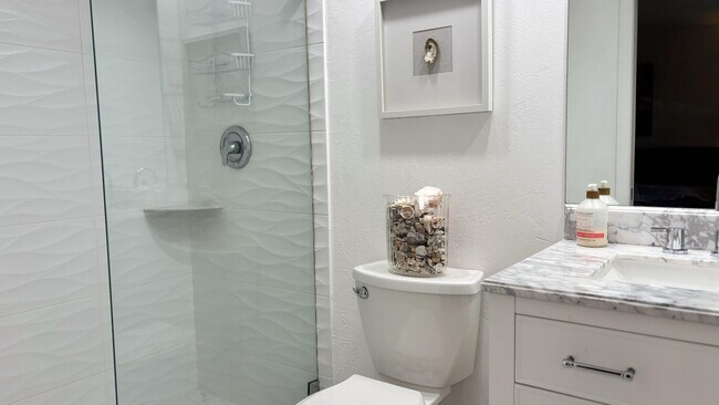 Building Photo - 5130 Las Verdes Cir