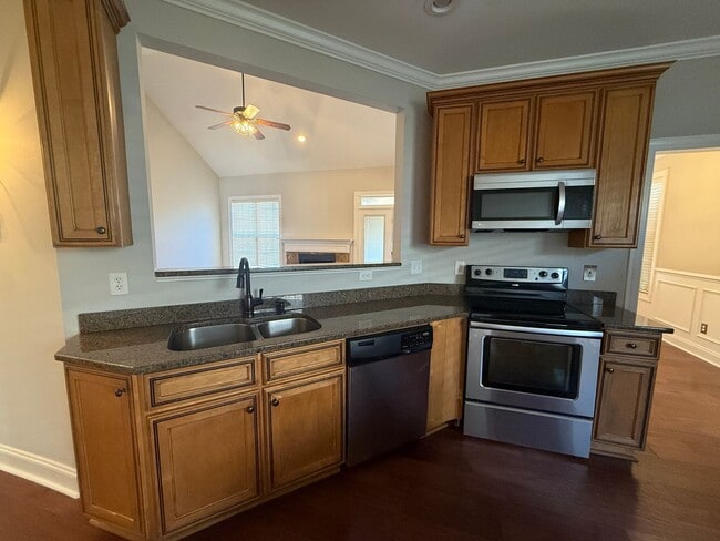 Building Photo - Well Maintained One Level Home in Gardens at Gatewood