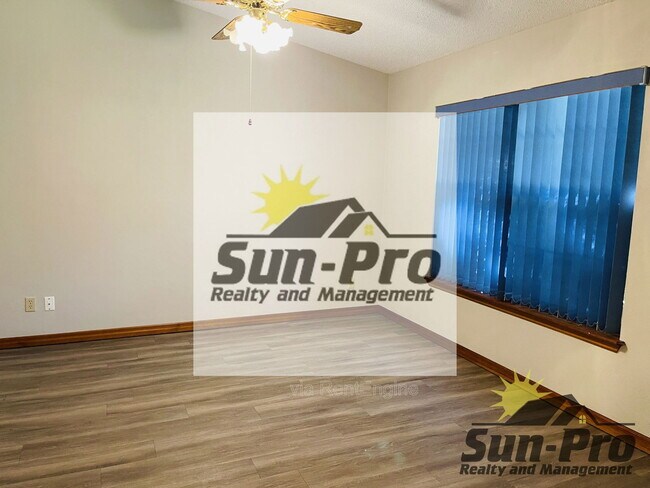 Building Photo - 1113 Oak Forest Cir