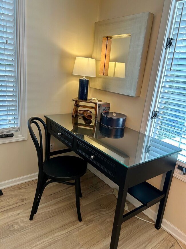 Building Photo - Home on East Bay – Impeccably Furnished Off-Season Retreat