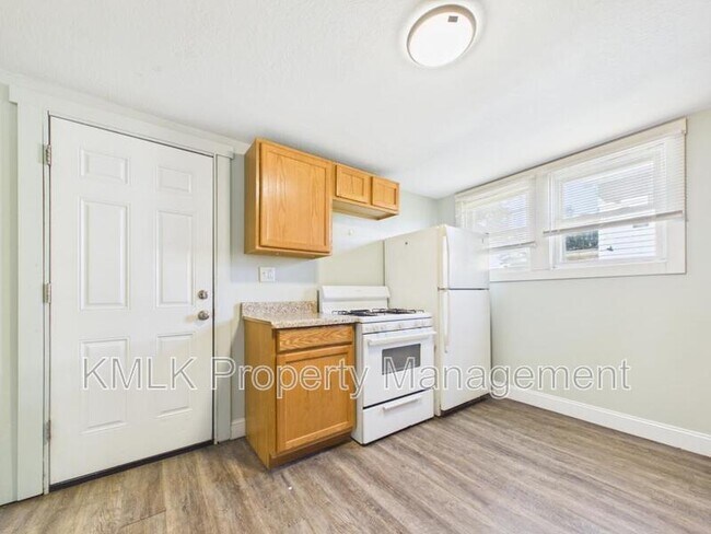 Building Photo - 428 Allyn St