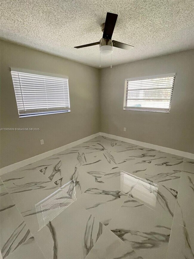 Building Photo - 21123 E Dixie Hwy