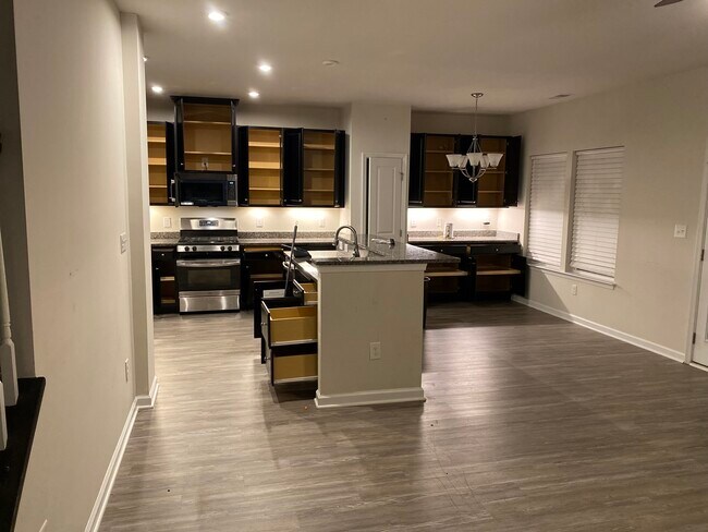 Building Photo - 5508 Loneleaf Way