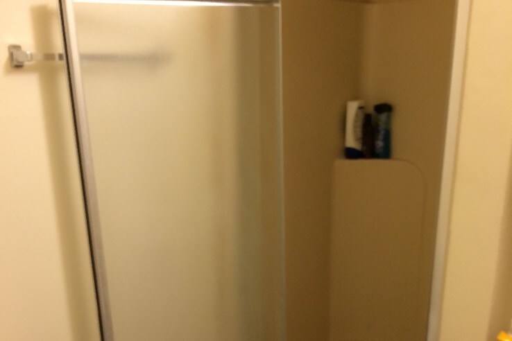 bathroom - 543 W Mifflin St