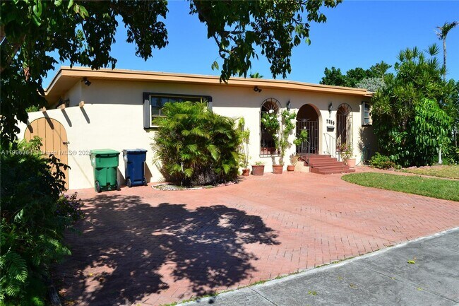 Building Photo - 7855 SW 17th Terrace