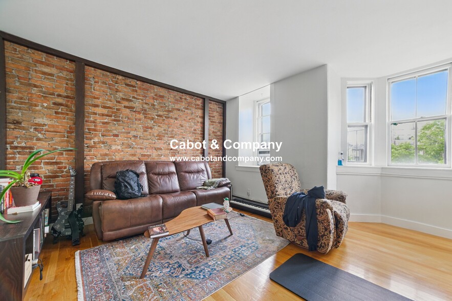 Building Photo - 104 Appleton St