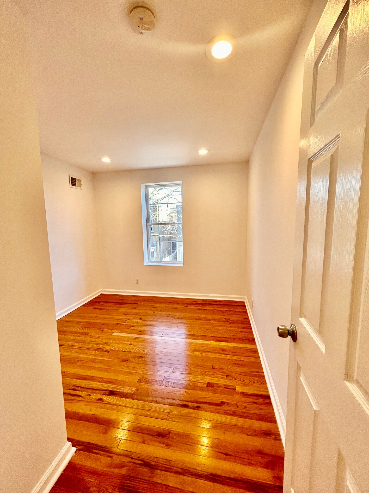 Building Photo - 2233 Bonaffon St