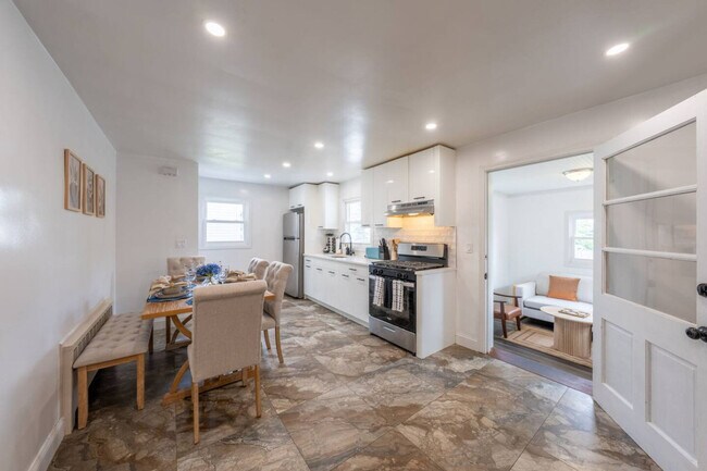 Building Photo - 810 Walnut St