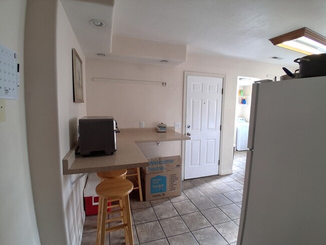 Building Photo - 654 E 700 N