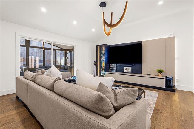 Building Photo - 915 Lost Forest Dr NW