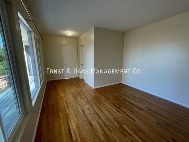 Building Photo - 159 Roycroft Ave