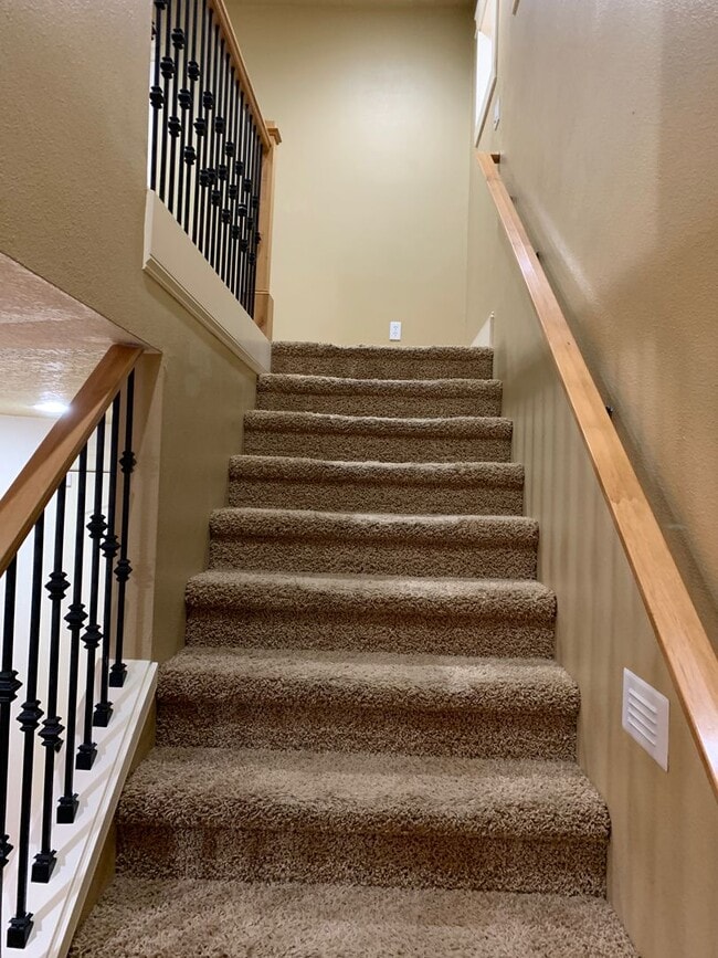 Building Photo - COMING SOON! GORGEOUS Townhome...  LOCATION , LOCATION near Peace Health Hospital