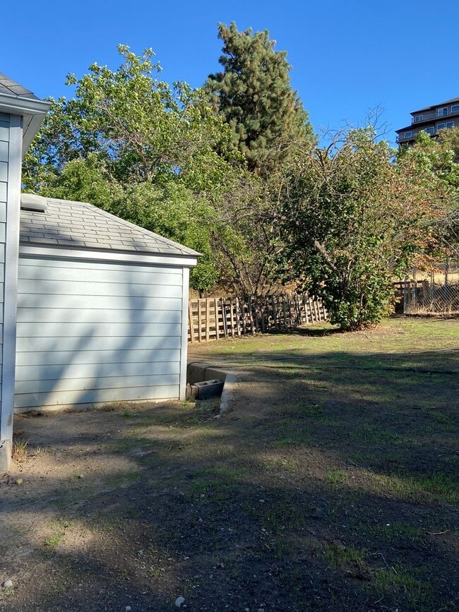 Building Photo - Cozy 3 Bedroom, 1 Bathroom Home with Spacious Back Yard.