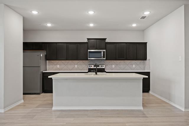 Building Photo - 3500 Brentwood Dr