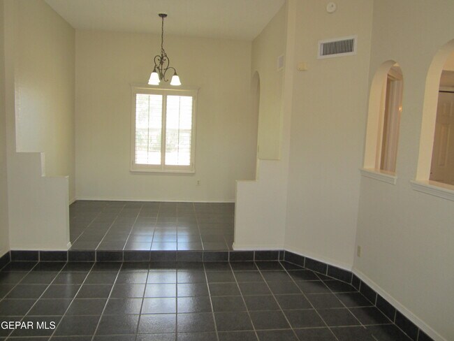 Building Photo - 6924 Imperial Ridge Dr