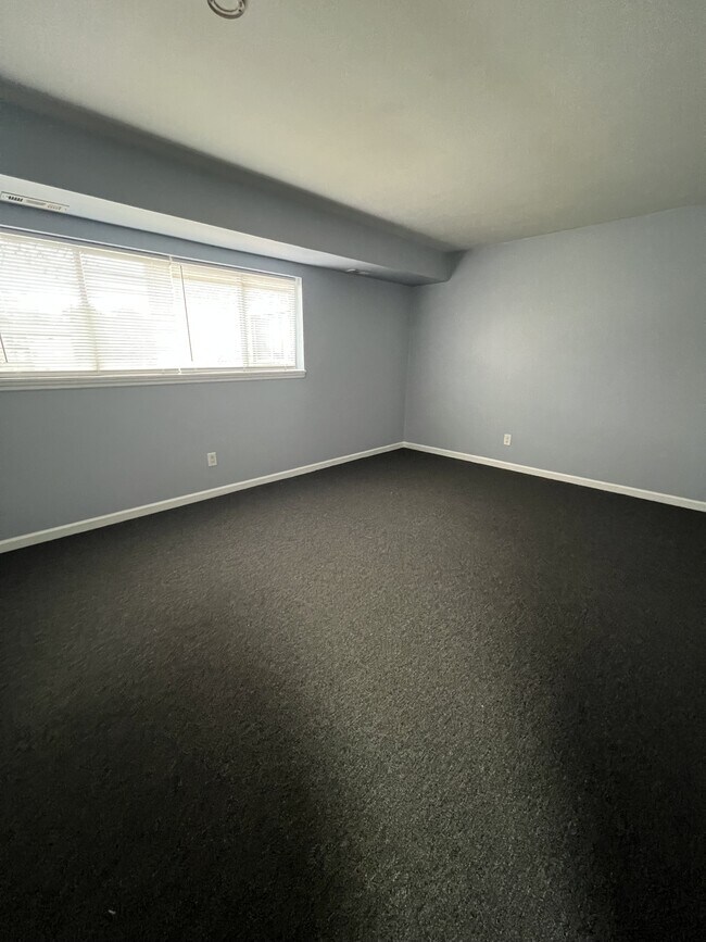 Building Photo - 1016 Adams Ave