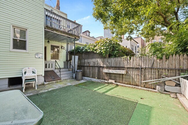 Building Photo - 44 Court House Pl