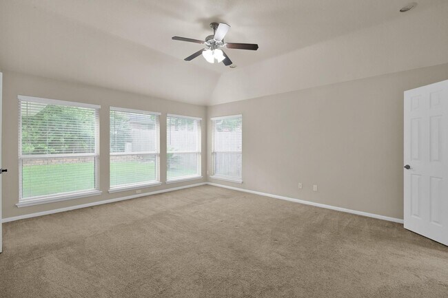 Building Photo - 3030 Hemingway Dr