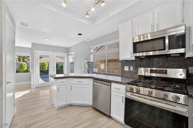Building Photo - 636 Thornewood Pl